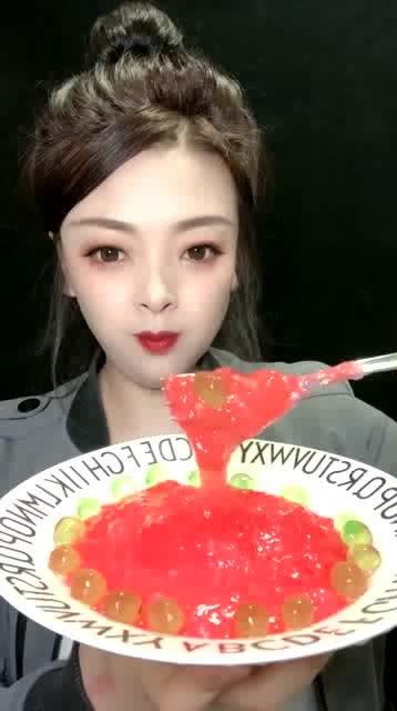 娱乐吃瓜酱十年八个孩子,十年间孕育八个孩子的传奇人生